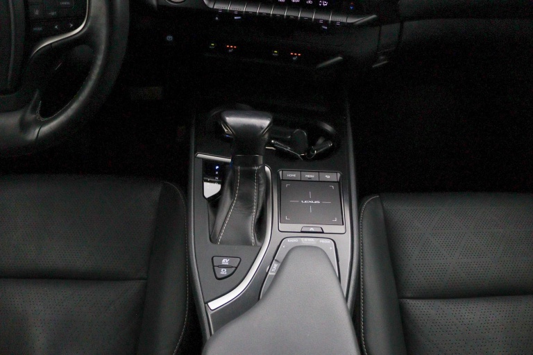Lexus UX - 250h Luxury Line 27
