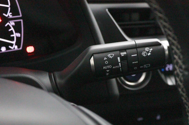 Lexus UX - 250h Luxury Line 31