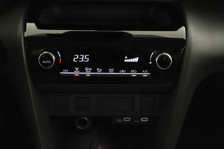 Toyota Yaris Cross - 1.5 Hybrid 115 7