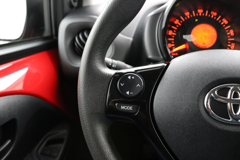 Toyota Aygo - 1.0 VVT-i x-fun 16