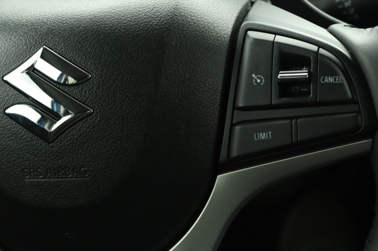 Suzuki Ignis - 1.2 Smart Hybrid Style 21