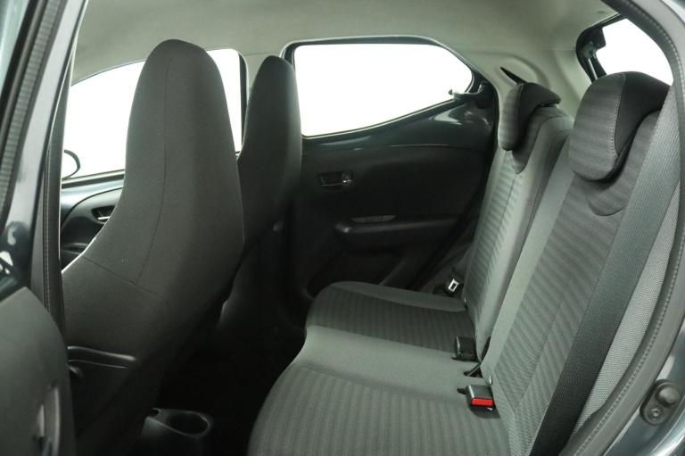 Toyota Aygo - 1.0 VVT-i x-play 18