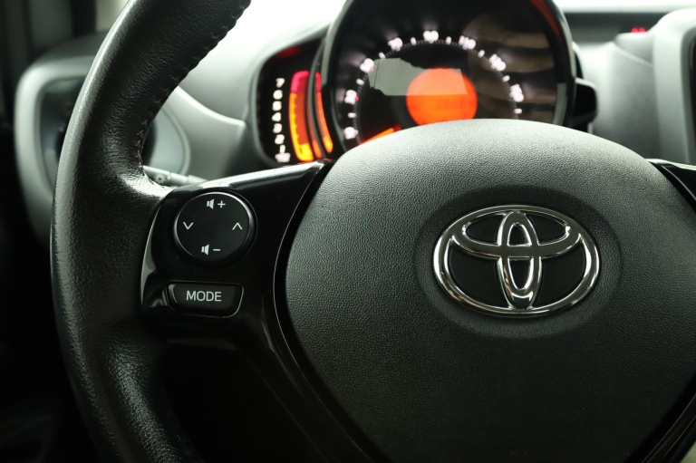 Toyota Aygo - 1.0 VVT-i x-play 19