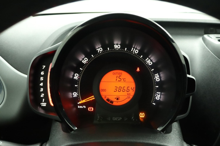 Toyota Aygo - 1.0 VVT-i x-play 6