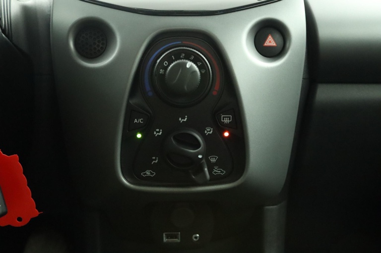 Toyota Aygo - 1.0 VVT-i x-play 7