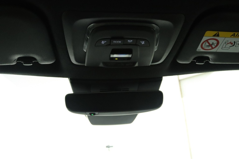Toyota Corolla Cross - Hybrid 140 Style 32
