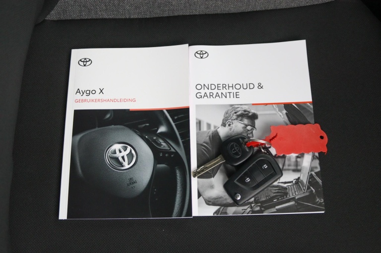 Toyota Aygo X - 1.0 VVT-i MT Play 10