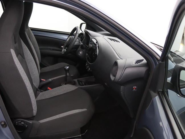 Toyota Aygo X - 1.0 VVT-i MT Play