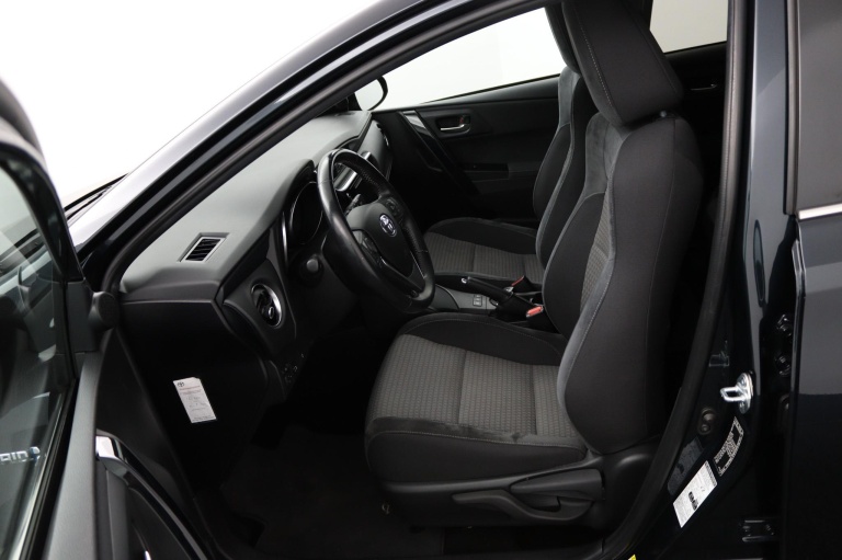 Toyota Auris Touring Sports - 1.8 Hybrid Dynamic Go 17