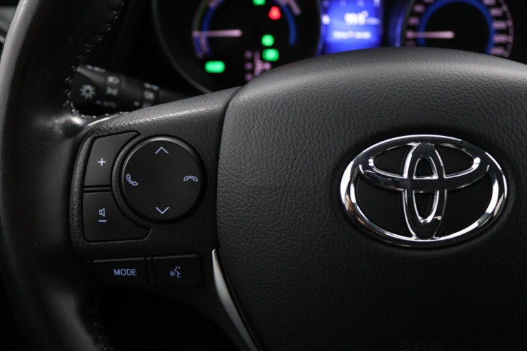 Toyota Auris Touring Sports - 1.8 Hybrid Dynamic Go 19