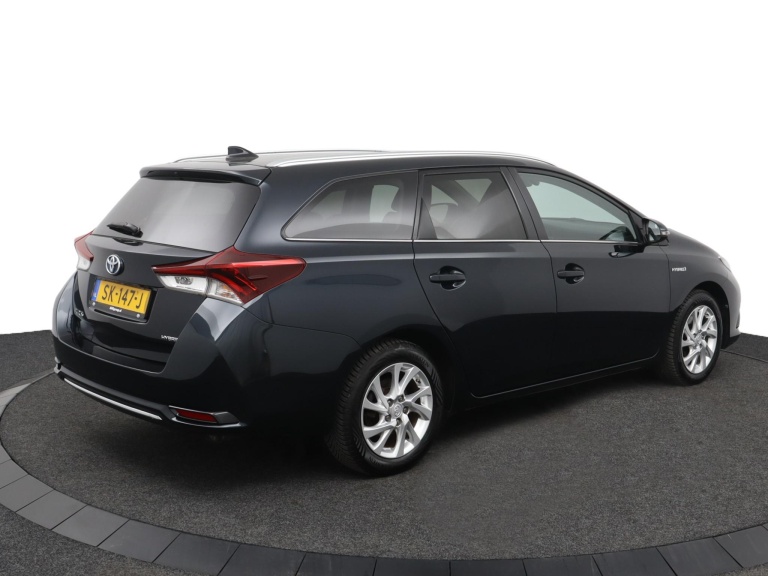 Toyota Auris Touring Sports - 1.8 Hybrid Dynamic Go 2