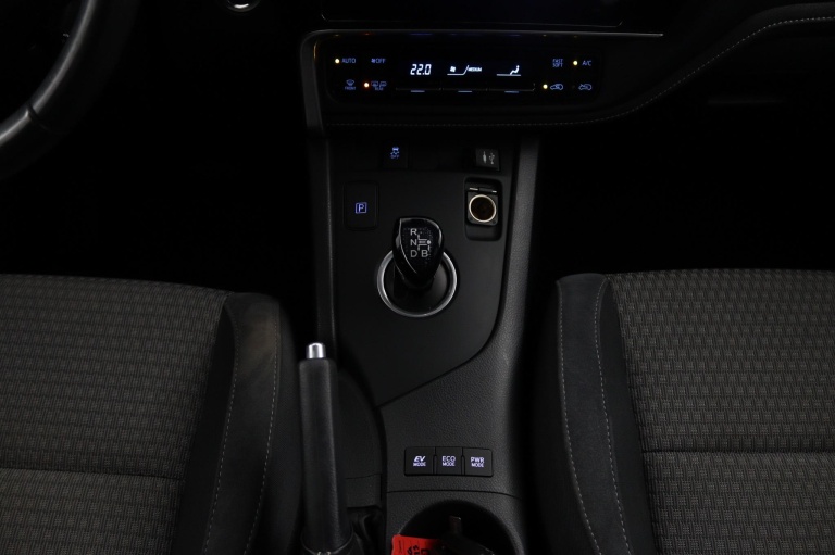 Toyota Auris Touring Sports - 1.8 Hybrid Dynamic Go 27