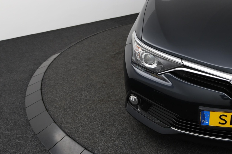 Toyota Auris Touring Sports - 1.8 Hybrid Dynamic Go 35