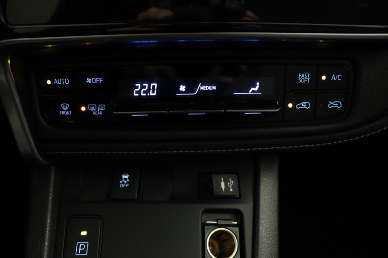 Toyota Auris Touring Sports - 1.8 Hybrid Dynamic Go 7