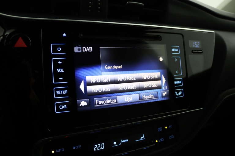 Toyota Auris Touring Sports - 1.8 Hybrid Dynamic Go 8