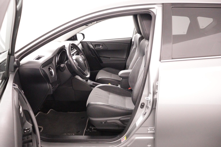 Toyota Auris - 1.8 Hybrid Executive 17