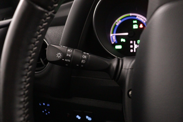 Toyota Auris - 1.8 Hybrid Executive 31