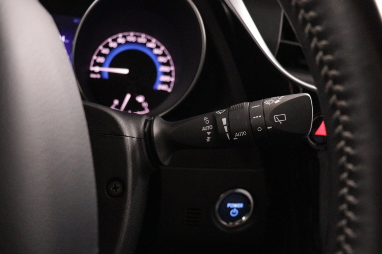 Toyota Auris - 1.8 Hybrid Executive 32