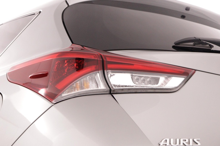 Toyota Auris - 1.8 Hybrid Executive 38