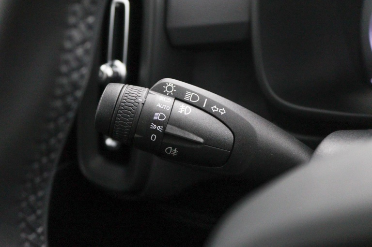 Volvo XC40 - 1.5 T2 Momentum Core 10