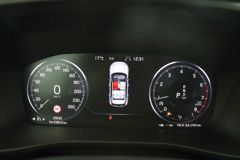 Volvo XC40 - 1.5 T2 Momentum Core 12