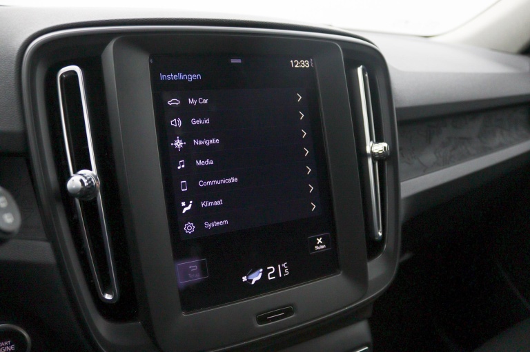 Volvo XC40 - 1.5 T2 Momentum Core 17