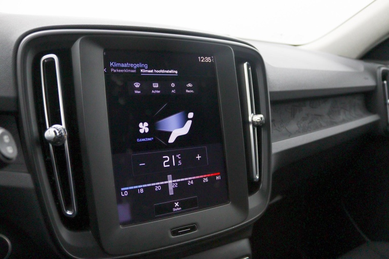 Volvo XC40 - 1.5 T2 Momentum Core 21
