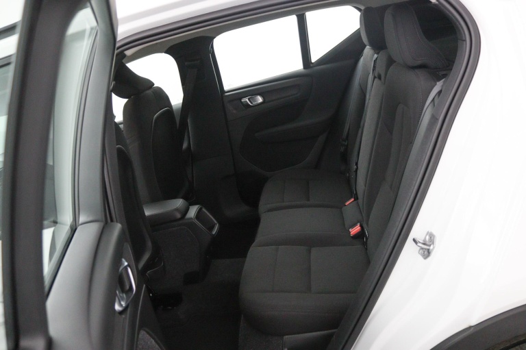 Volvo XC40 - 1.5 T2 Momentum Core 26