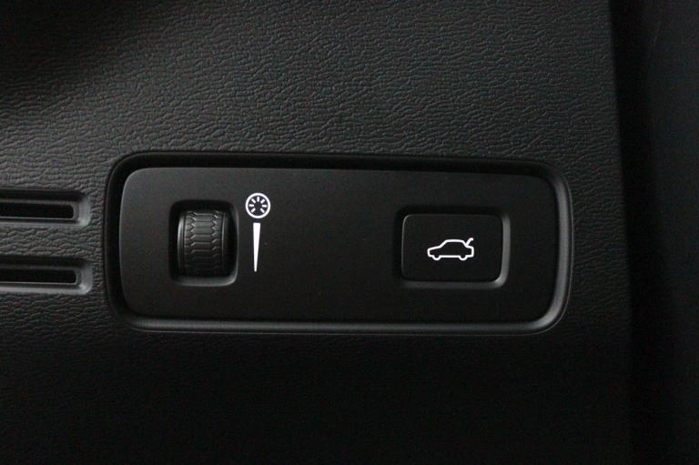 Volvo XC40 - 1.5 T2 Momentum Core 36