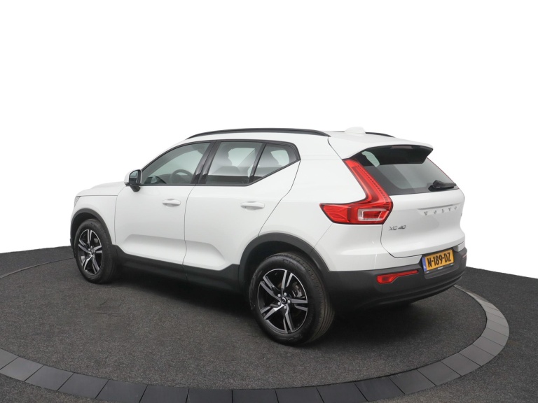 Volvo XC40 - 1.5 T2 Momentum Core 4