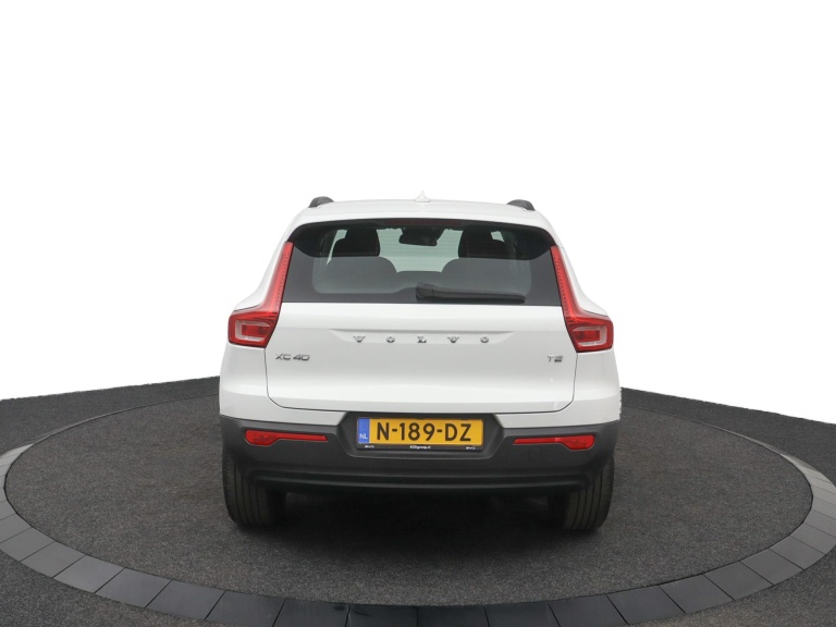 Volvo XC40 - 1.5 T2 Momentum Core 8