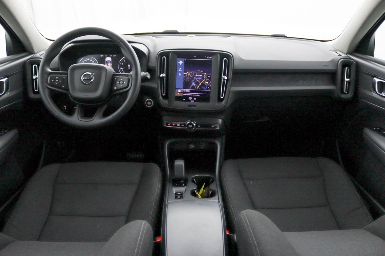 Volvo XC40 - 1.5 T2 Momentum Core 9