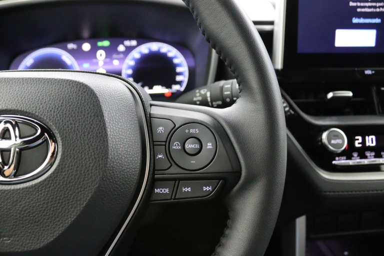 Toyota Corolla Cross - Hybrid 140 Style 22