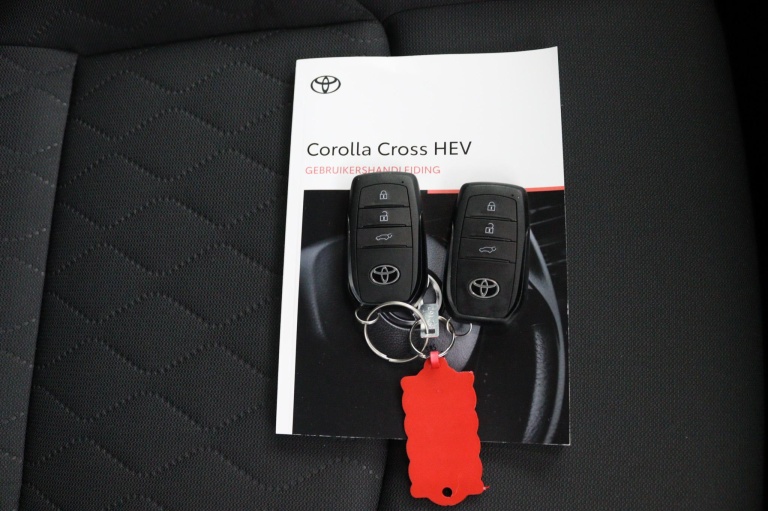 Toyota Corolla Cross - Hybrid 140 Style 26