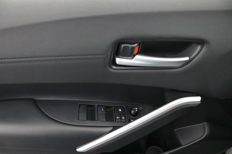 Toyota Corolla Cross - Hybrid 140 Style 32