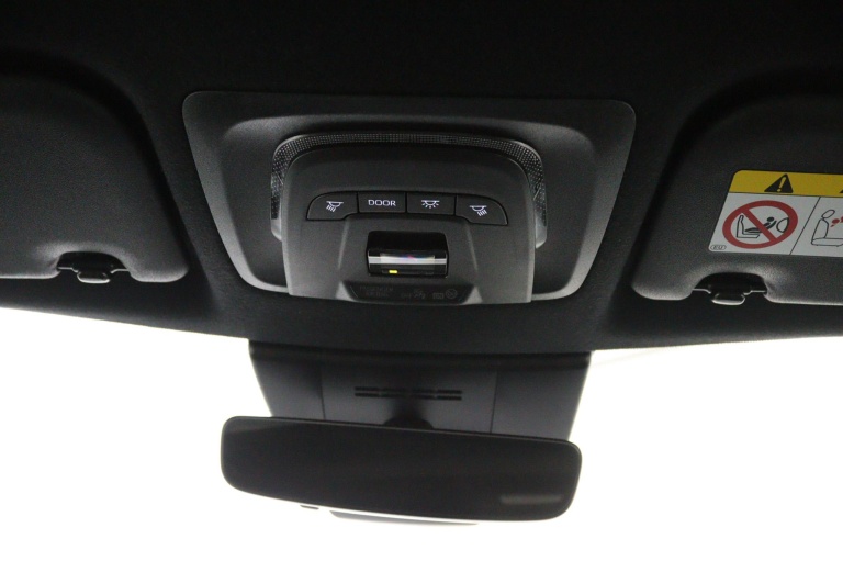Toyota Corolla Cross - Hybrid 140 Style 33