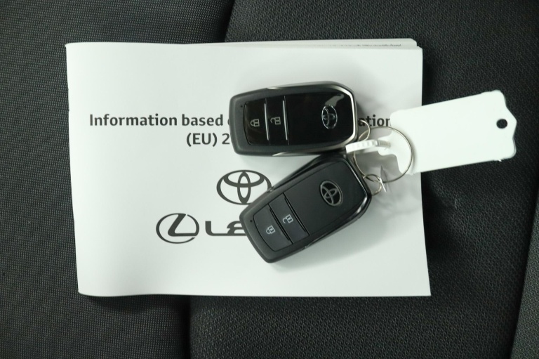 Toyota C-HR - 2.0 Plug-in Hybrid 220 Active 11