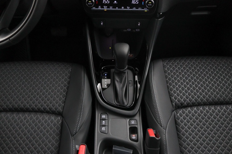 Toyota Yaris - 1.5 Hybrid 130 Executive 27