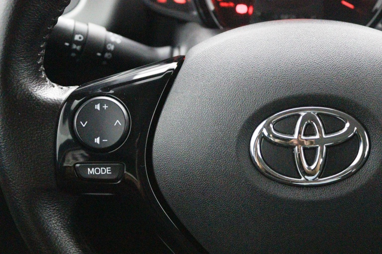 Toyota Aygo - 1.0 VVT-i x-play 19