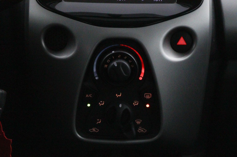 Toyota Aygo - 1.0 VVT-i x-play 7