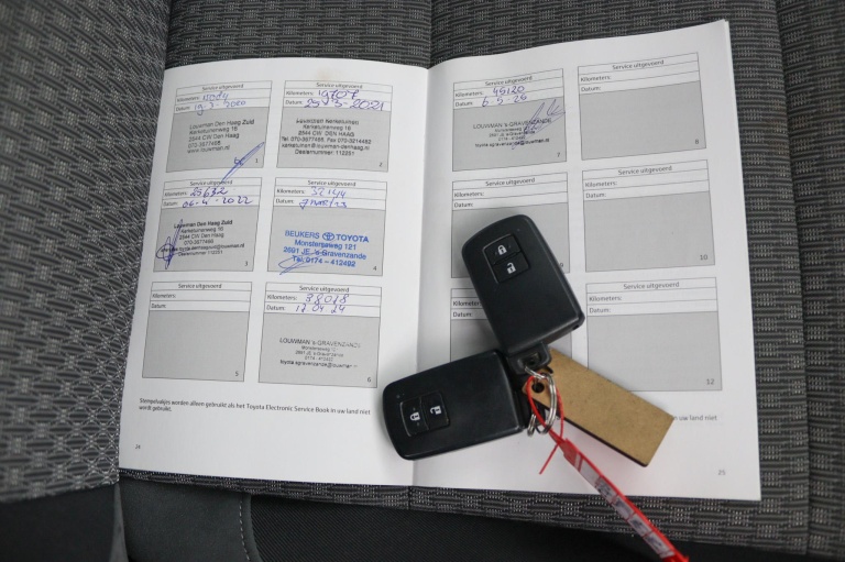 Toyota Auris - 1.8 Hybrid Dynamic Ultimate 11