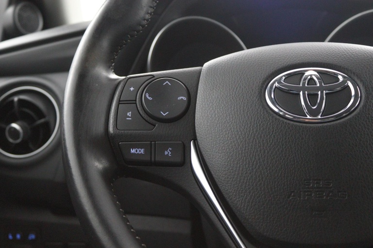 Toyota Auris - 1.8 Hybrid Dynamic Ultimate 19