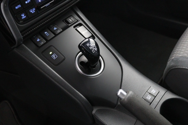 Toyota Auris - 1.8 Hybrid Dynamic Ultimate 27