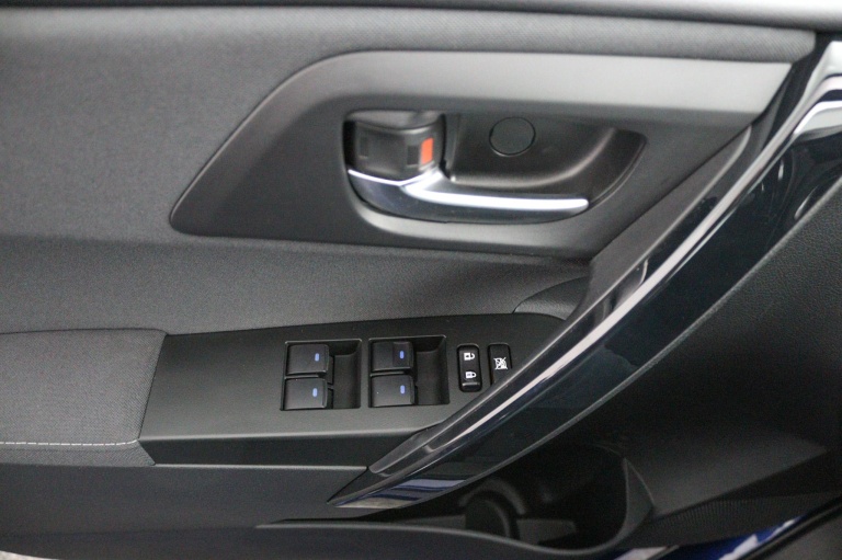 Toyota Auris - 1.8 Hybrid Dynamic Ultimate 29