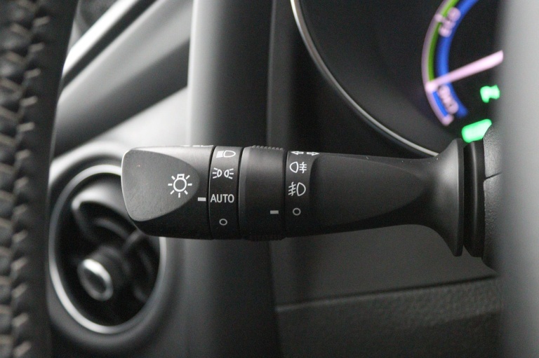 Toyota Auris - 1.8 Hybrid Dynamic Ultimate 31