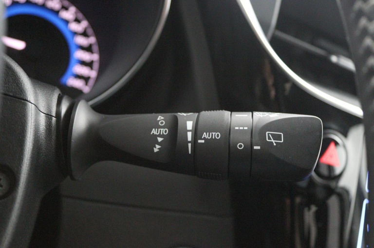 Toyota Auris - 1.8 Hybrid Dynamic Ultimate 32