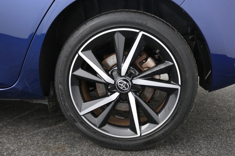 Toyota Auris - 1.8 Hybrid Dynamic Ultimate 37