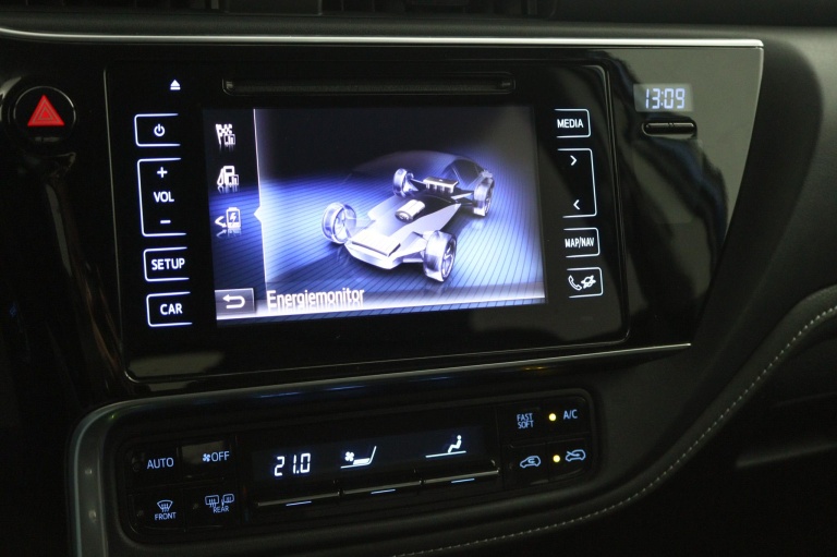 Toyota Auris - 1.8 Hybrid Dynamic Ultimate 44