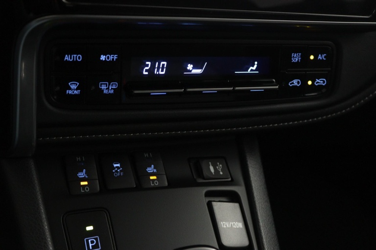 Toyota Auris - 1.8 Hybrid Dynamic Ultimate 7