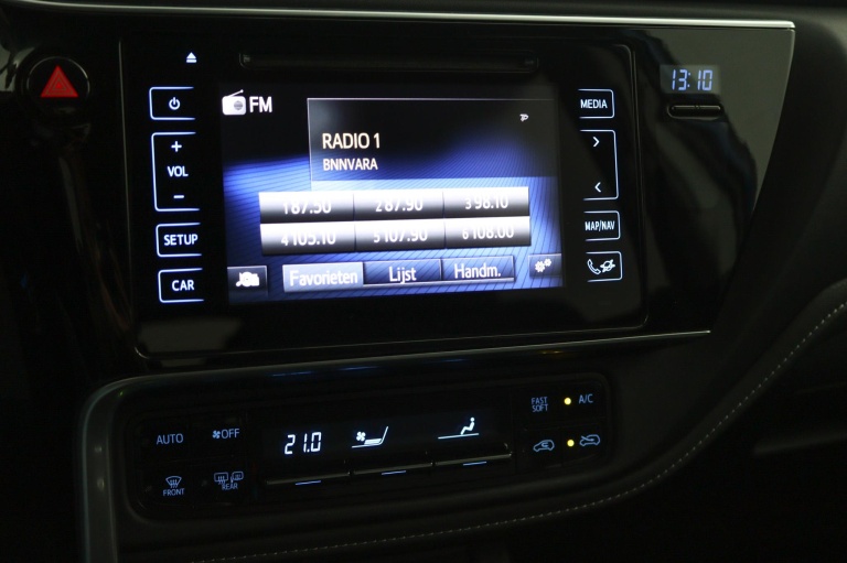 Toyota Auris - 1.8 Hybrid Dynamic Ultimate 8